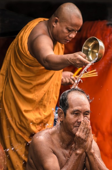 Dedicated flashguns have a greater power output, and many more adjustment options. A quick burst of flash outdoors can help to freeze the action, as with this Buddhist ceremony in Cambodia
Dedicated flashguns have a greater power output, and many more adjustment options. A quick burst of flash outdoors can help to freeze the action, as with this Buddhist ceremony in Cambodia