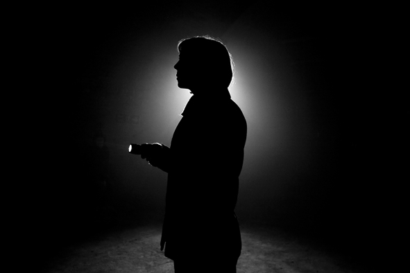 Locking the exposure has ensured that the subject creates a perfect silhouette against the bright light behind it, regardless of the subject’s movement
Locking the exposure has ensured that the subject creates a perfect silhouette against the bright light behind it, regardless of the subject’s movement