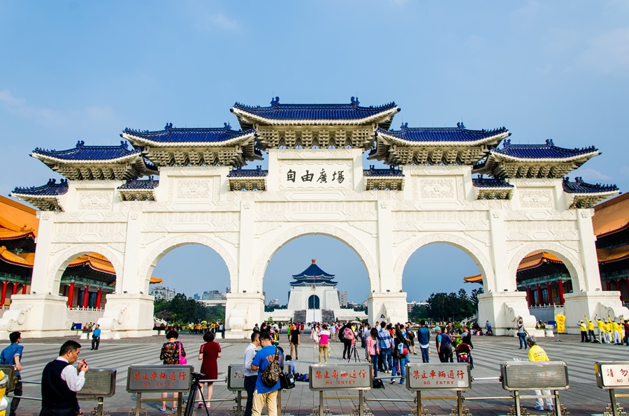How to Travel with Non-Photographers How to Travel with Non-Photographers