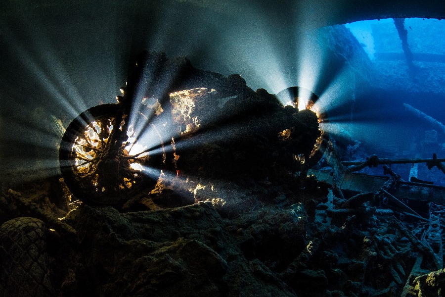 Shooting Underwater with the Nikon 8-15mm FX Fisheye Shooting Underwater with the Nikon 8-15mm FX Fisheye