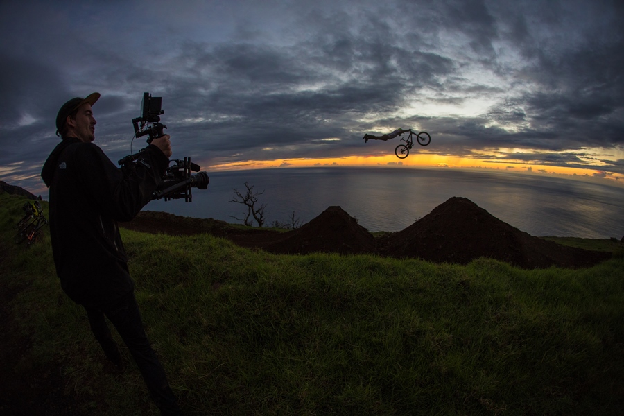 Beginner's Guide to Filming Action Sports: Mountain Biking Beginner's Guide to Filming Action Sports: Mountain Biking