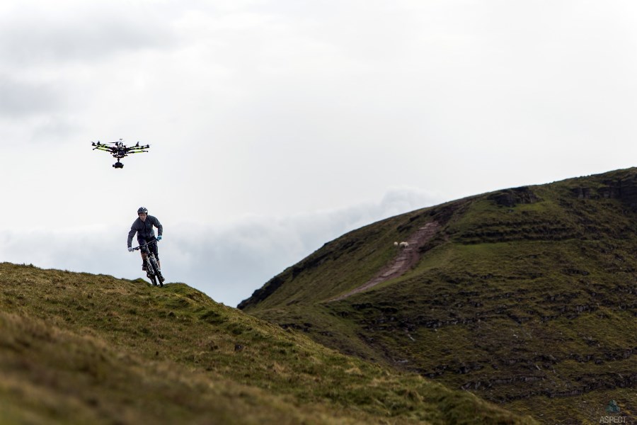 Beginner's Guide to Filming Action Sports: Mountain Biking Beginner's Guide to Filming Action Sports: Mountain Biking