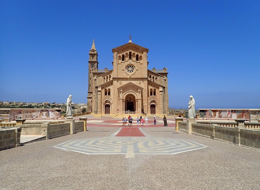 Olympus Tough TG-5 | Adventure Field Test in Malta Olympus Tough TG-5 | Adventure Field Test in Malta