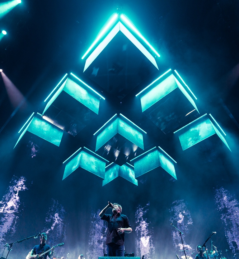 Photographing Giants | An Interview with Music Photographer Peter Neill Photographing Giants | An Interview with Music Photographer Peter Neill