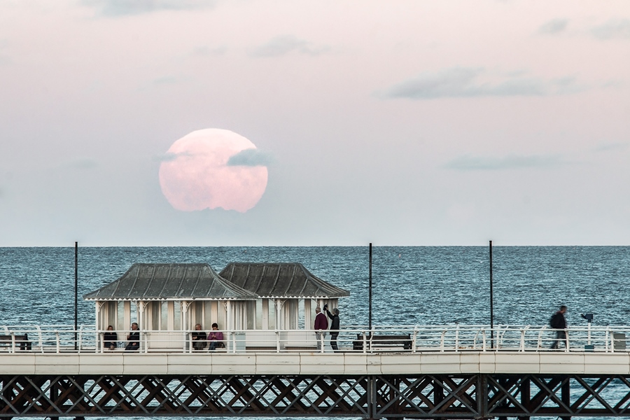 Photographing a Blood Moon | Tips for Shooting a Lunar Eclipse Photographing a Blood Moon | Tips for Shooting a Lunar Eclipse