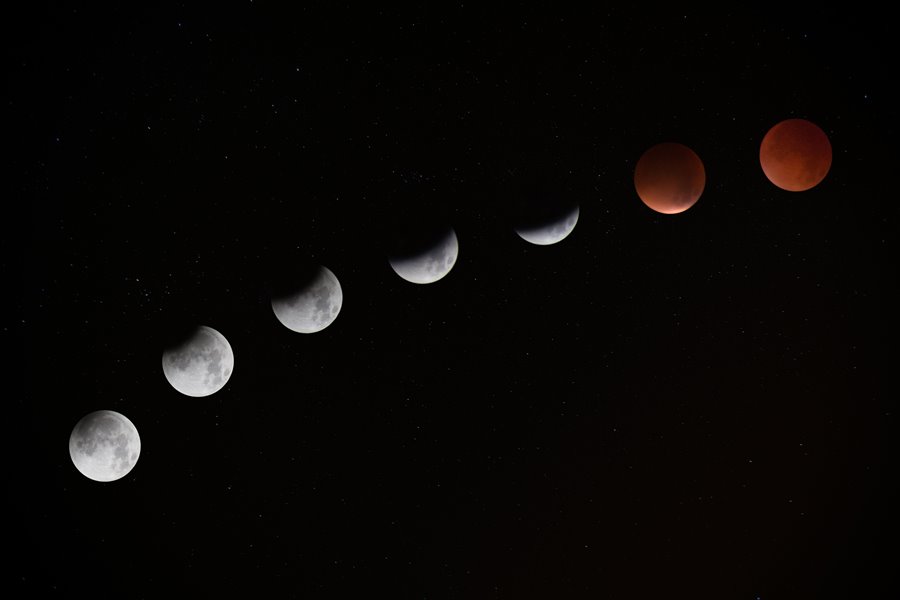 Photographing a Blood Moon | Tips for Shooting a Lunar Eclipse Photographing a Blood Moon | Tips for Shooting a Lunar Eclipse