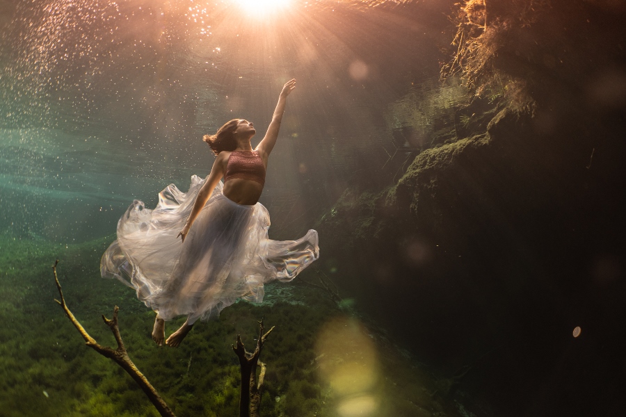 Beneath the waves | An interview with underwater portrait artist Lexi Laine Beneath the waves | An interview with underwater portrait artist Lexi Laine