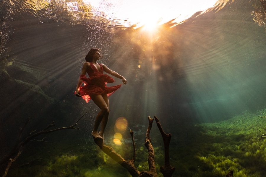 Beneath the waves | An interview with underwater portrait artist Lexi Laine Beneath the waves | An interview with underwater portrait artist Lexi Laine